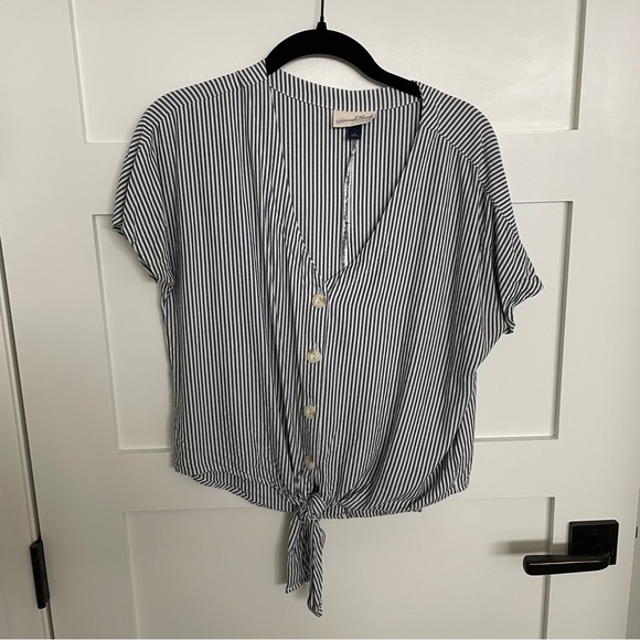 Universal Thread Tops - Universal thread stripe button front v neck tie knot shirt